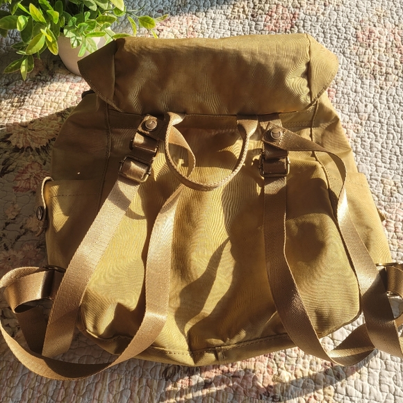 LOLA California Lark large drawstring backpack in khaki - Picture 7 of 8